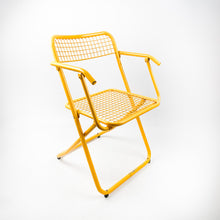 Cargar imagen en el visor de la galería, Silla 085 de Federico Giner con reposabrazos. Amarilla