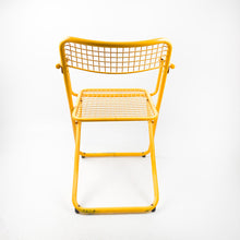 Cargar imagen en el visor de la galería, Silla 085 de Federico Giner con reposabrazos. Amarilla