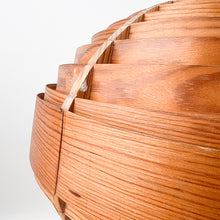 Charger l'image dans la galerie, Plafonnier en bois de pin de style Hans Agne Jakobsson, années 1970