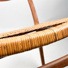 Cargar imagen en el visor de la galería, Silla CH23 diseño de Hans J. Wegner para Carl Hansen, 1950.