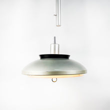 Laden Sie das Bild in den Galerie-Viewer, Lackiertes Metall in Grau und Schwarz.