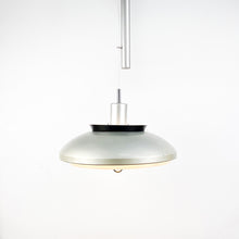 Laden Sie das Bild in den Galerie-Viewer, Lackiertes Metall in Grau und Schwarz.