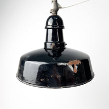 Laden Sie das Bild in den Galerie-Viewer, EGSA Industrie-Deckenleuchte aus emailliertem Metall, 1950er Jahre