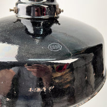 Laden Sie das Bild in den Galerie-Viewer, EGSA Industrie-Deckenleuchte aus emailliertem Metall, 1950er Jahre