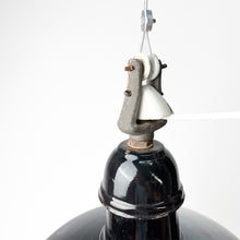 Laden Sie das Bild in den Galerie-Viewer, EGSA Industrie-Deckenleuchte aus emailliertem Metall, 1950er Jahre