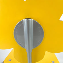 Laden Sie das Bild in den Galerie-Viewer, Silla infantil Flor diseño de Agatha Ruiz de la Prada para Amat-3