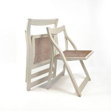 Laden Sie das Bild in den Galerie-Viewer, Paar Klappstühle von Guilleumas, 1970er Jahre