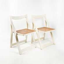 Laden Sie das Bild in den Galerie-Viewer, Paar Klappstühle von Guilleumas, 1970er Jahre