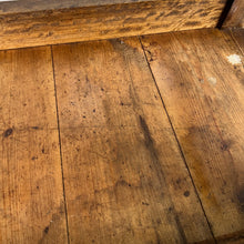 Cargar imagen en el visor de la galería, Antiguo banco de carpintero