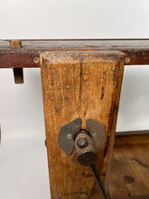 Cargar imagen en el visor de la galería, Antiguo banco de carpintero