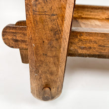 Cargar imagen en el visor de la galería, Antiguo banco de carpintero
