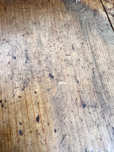 Cargar imagen en el visor de la galería, Antiguo banco de carpintero