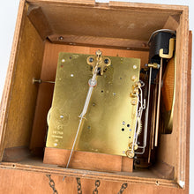 Cargar imagen en el visor de la galería, Reloj de péndulo Junghans, 1970's