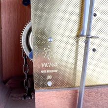 Cargar imagen en el visor de la galería, Reloj de péndulo Junghans, 1970's