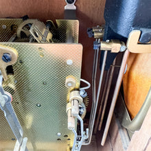 Cargar imagen en el visor de la galería, Reloj de péndulo Junghans, 1970's