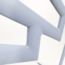 Cargar imagen en el visor de la galería, Revistero Claudia Evangelista, diseño de Philippe Starck para Kartell, 1996.