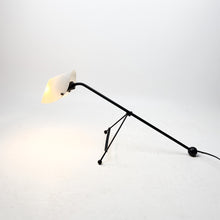 Cargar imagen en el visor de la galería, Lámpara de sobremesa Minima, diseño de Paolo Pepere para Leds, 1980's