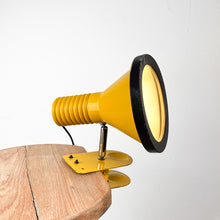 Cargar imagen en el visor de la galería, Lámpara de Pinza 80.06 diseño de Grup Bonamusa para Tramo, 1970s