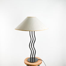 Laden Sie das Bild in den Galerie-Viewer, Postmoderne Tischlampe, 1980er Jahre