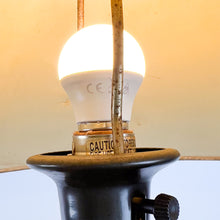 Laden Sie das Bild in den Galerie-Viewer, Postmoderne Tischlampe, 1980er Jahre