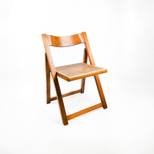 Cargar imagen en el visor de la galería, Silla plegable de madera y paja vienesa, 1970's