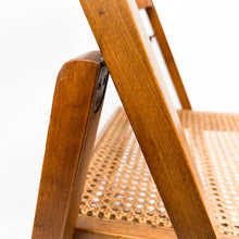 Cargar imagen en el visor de la galería, Silla plegable de madera y paja vienesa, 1970's