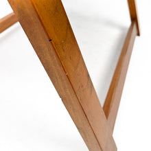 Cargar imagen en el visor de la galería, Silla plegable de madera y paja vienesa, 1970's