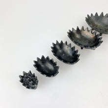 Laden Sie das Bild in den Galerie-Viewer, Set de ceniceros de Erizo diseño de Walter Bosse, 1950's