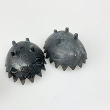 Laden Sie das Bild in den Galerie-Viewer, Set de ceniceros de Erizo diseño de Walter Bosse, 1950's