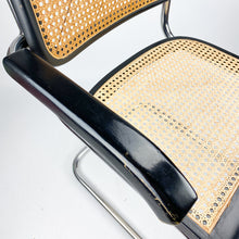 Charger l'image dans la galerie, Chaise B64 ou Cesca conçue par Marcel Breuer en 1928.