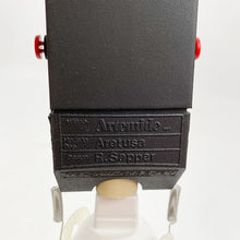 Laden Sie das Bild in den Galerie-Viewer, Lámpara de techo Aretusa diseño de Richard Sapper para Artemide, 1986.