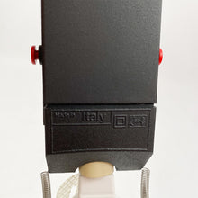 Laden Sie das Bild in den Galerie-Viewer, Lámpara de techo Aretusa diseño de Richard Sapper para Artemide, 1986.