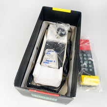 Laden Sie das Bild in den Galerie-Viewer, Teléfono Enorme diseño de Ettore Sottsass para Brondi, 1986.