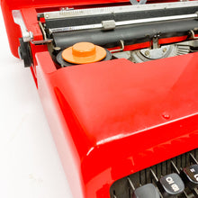 Cargar imagen en el visor de la galería, Máquina de Escribir Olivetti Valentine, Ettore Sottsass en 1969.