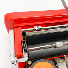 Cargar imagen en el visor de la galería, Máquina de Escribir Olivetti Valentine, Ettore Sottsass en 1969.