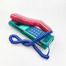 Charger l'image dans la galerie, Téléphone semi-transparent rouge et vert Swatch Twinphone, 1989.