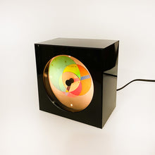 Laden Sie das Bild in den Galerie-Viewer, Reloj de sobremesa Spectrum Black-Hole fabricado por Shimoda Electric, Japón.