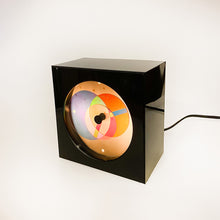 Laden Sie das Bild in den Galerie-Viewer, Reloj de sobremesa Spectrum Black-Hole fabricado por Shimoda Electric, Japón.