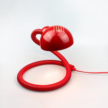 Laden Sie das Bild in den Galerie-Viewer, Lámpara Hebi fabricada por Vrieland Design en Holanda, 1970s - falsotecho