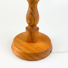 Cargar imagen en el visor de la galería, Lámpara de sobremesa de madera y rafia, 1970's
