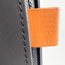 Laden Sie das Bild in den Galerie-Viewer, Lámpara de sobremesa Zip diseño de Sigmar Willnauer para Naos, 1994.