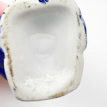 Cargar imagen en el visor de la galería, Botella de Apostol de porcelana Castro
