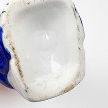 Cargar imagen en el visor de la galería, Botella de Apostol de porcelana Castro
