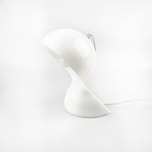 Laden Sie das Bild in den Galerie-Viewer, Dalú Tischleuchte, entworfen von Vico Magistretti für Artemide. 
