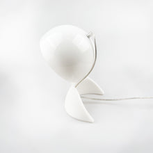 Laden Sie das Bild in den Galerie-Viewer, Dalú Tischleuchte, entworfen von Vico Magistretti für Artemide. 
