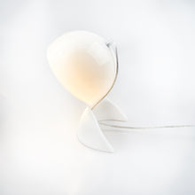 Laden Sie das Bild in den Galerie-Viewer, Dalú Tischleuchte, entworfen von Vico Magistretti für Artemide. 
