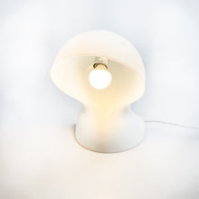 Laden Sie das Bild in den Galerie-Viewer, Dalú Tischleuchte, entworfen von Vico Magistretti für Artemide. 
