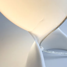 Laden Sie das Bild in den Galerie-Viewer, Dalú Tischleuchte, entworfen von Vico Magistretti für Artemide. 
