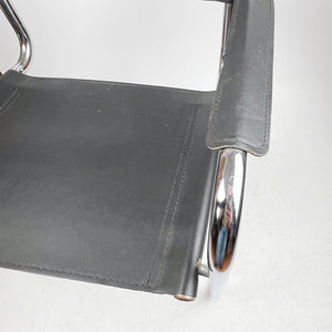 마르셀 브로이어가 디자인한 B34 의자, 1930년. 재발행