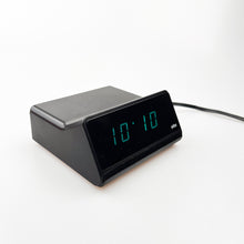 Cargar imagen en el visor de la galería, Reloj Despertador DN40 diseño de Dieter Rams para Braun, 1976.
